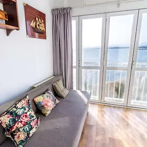 https://primera-linea-de-mar-apartamento-turstico-salou.catalonia-hotels.com